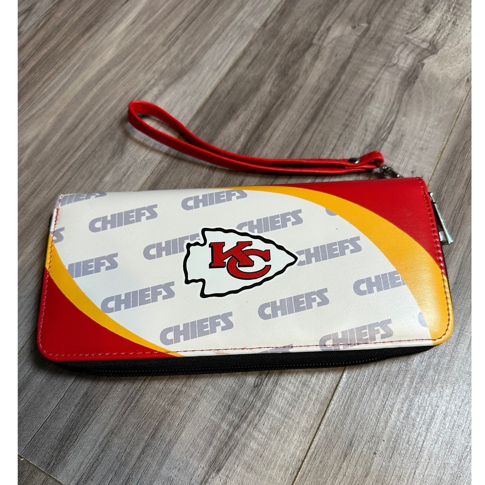NFL Kansas City Chiefs Zip Around Wristlet Wallet Red White Yellow Logo
